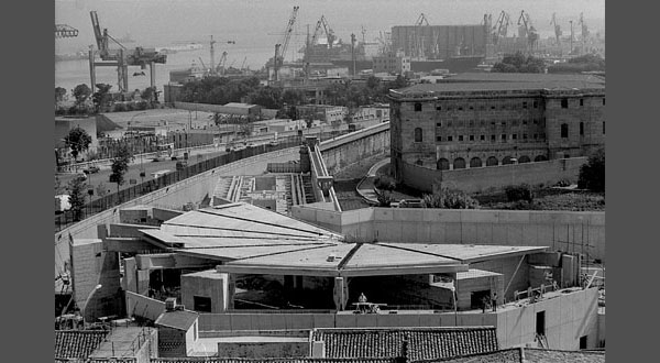 File:Aula bunker costruzione.jpeg