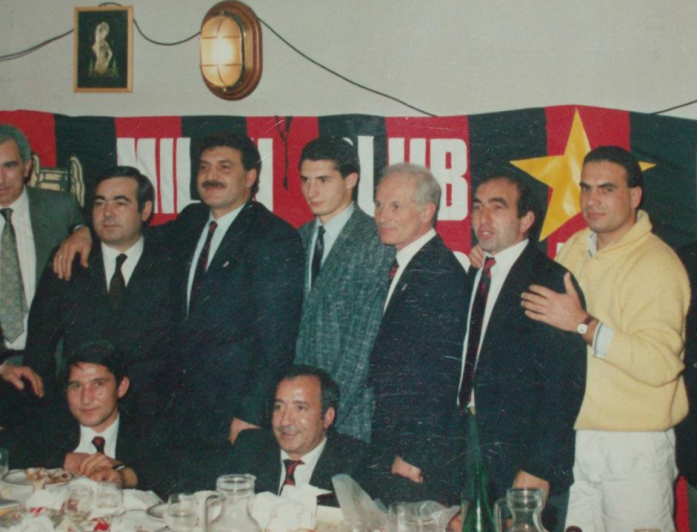 File:Sanua al Milan Club.PNG